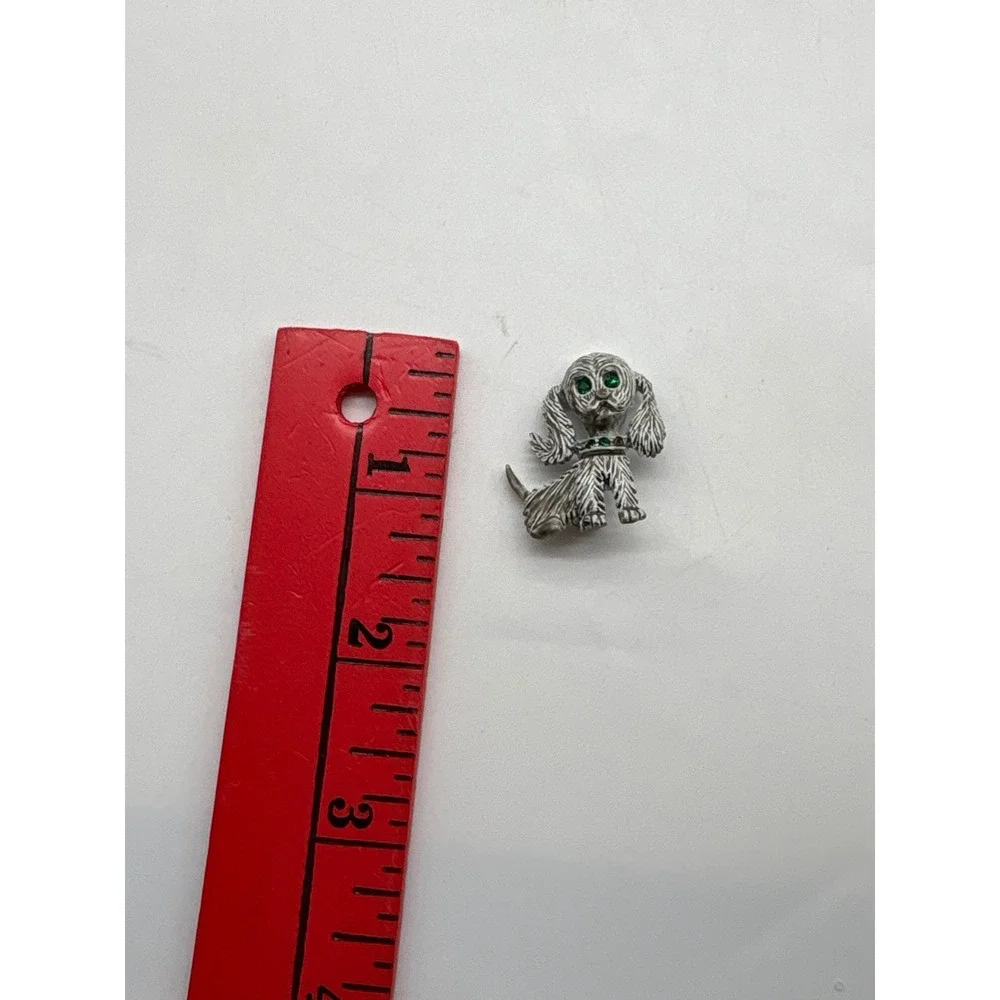 Vintage Gerrys‎ Silver Tone Dog Brooch Pin Green Rhinestone Eyes Textured Animal
